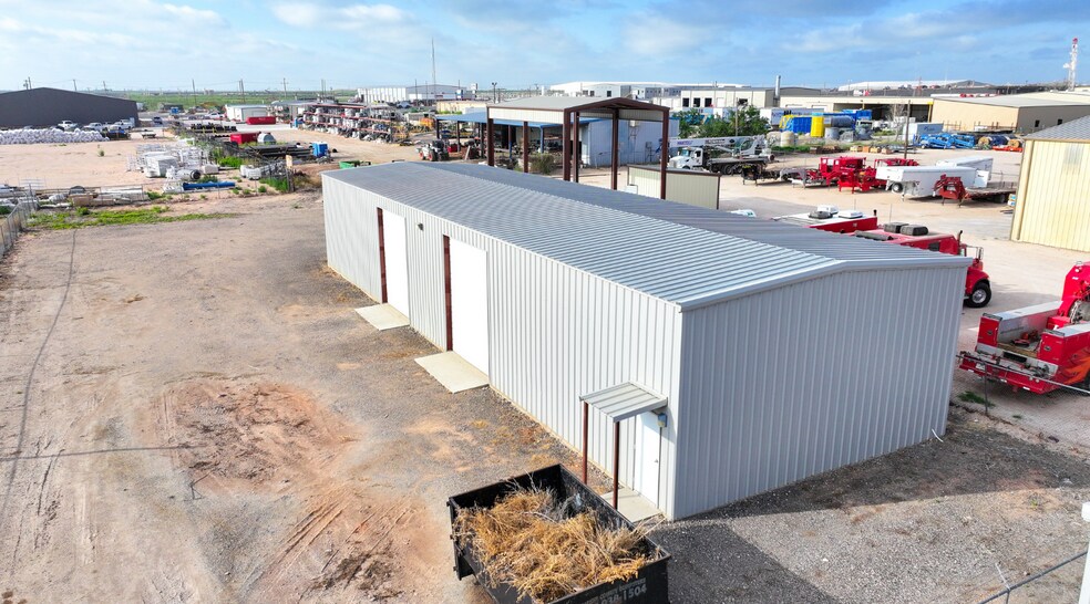 More Photos Of 12107 W County Road 129, Odessa Warehouse For Lease