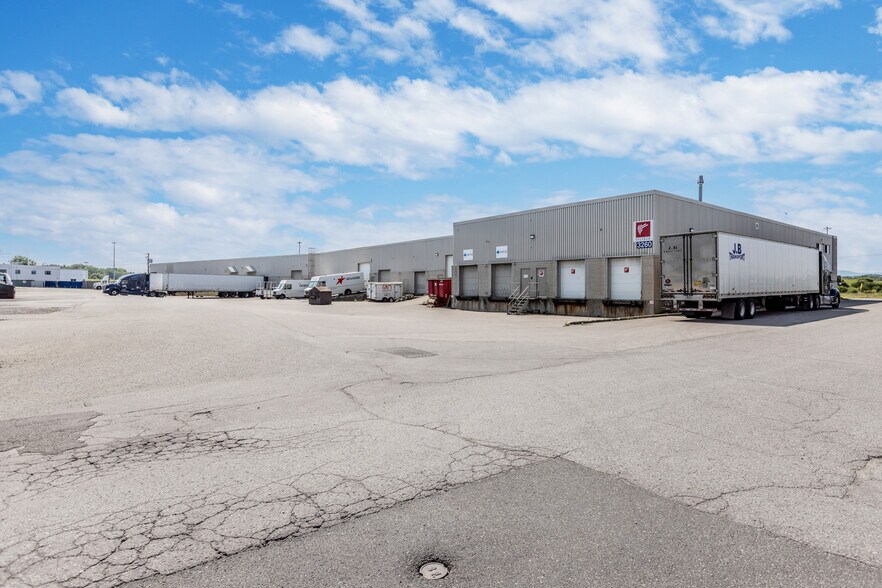 More Photos Of 3260 Av Watt, Québec Manufacturing For Lease