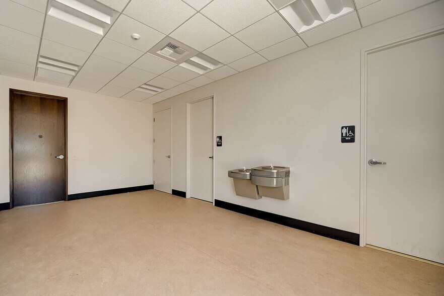 More Photos Of 310 Highway 6, Sugar Land Storefront Retail Office For Lease