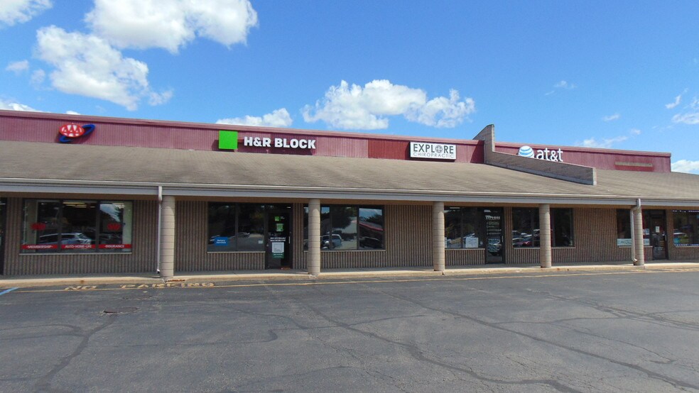 More Photos Of 911 E Pickard St, Mount Pleasant Storefront For Lease