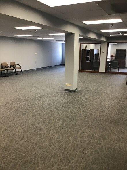 More Photos Of 435 W 194th St, Glenwood Manufacturing For Lease