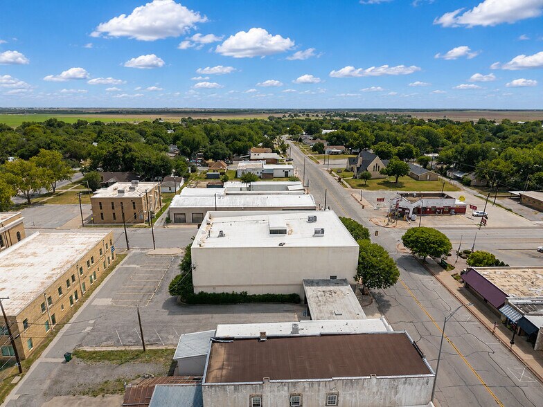 More Photos Of 317 E 3rd St, Burkburnett Bank For Sale