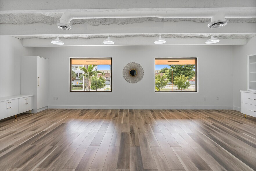 More Photos Of 2075-2129 W 76th St, Hialeah Showroom For Lease