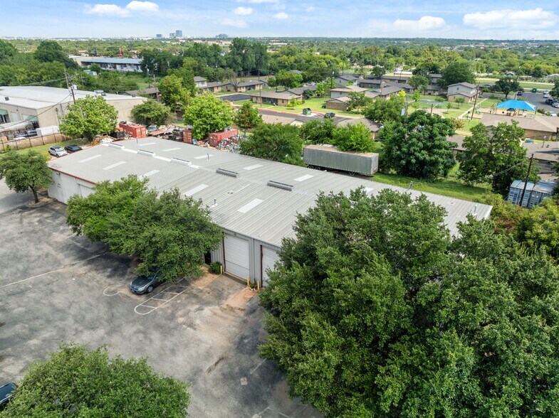 More Photos Of 204 W Powell Ln, Austin Warehouse For Lease