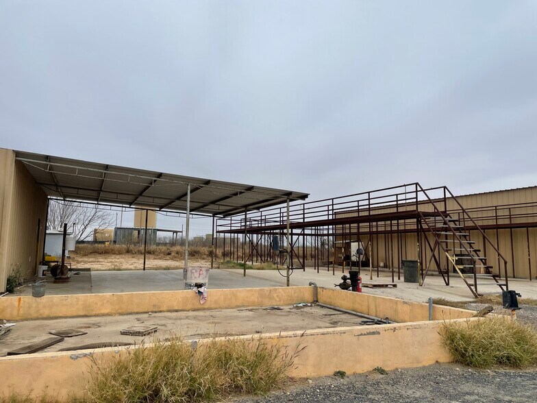 More Photos Of 2075 FM 186, Carrizo Springs Truck Terminal For Sale