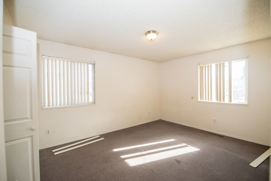More Photos Of 146 E Saint Clair Ave, Longmont Apartments For Sale