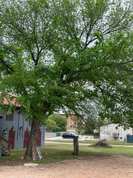 More Photos Of 1600 S Ford St, Llano Storefront Retail Office For Sale
