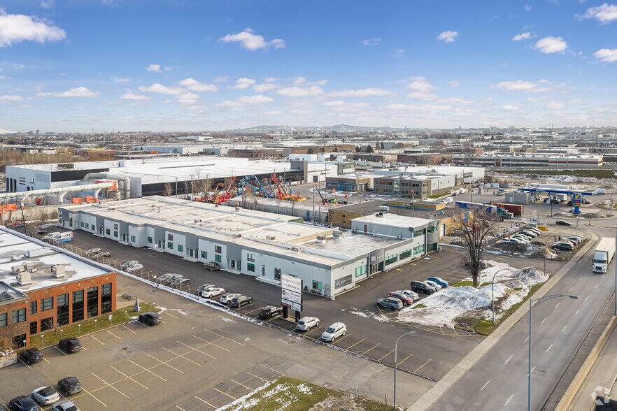 More Photos Of 3195-3227 Boul Pitfield, Saint-Laurent Light Manufacturing For Sale