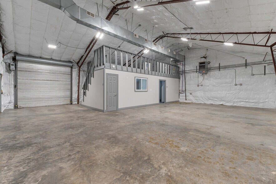 More Photos Of 1294 Midland Trl, Milton Flex For Sale