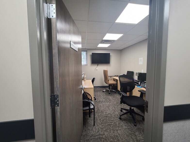 More Photos Of 375 E Main St, Bay Shore Medical For Lease