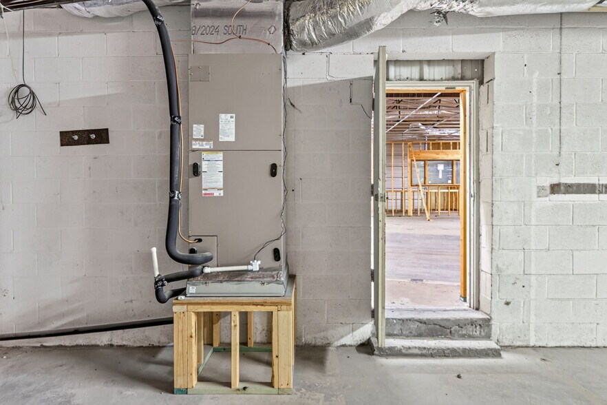 More Photos Of 4721 McCullough Ave, Olmos Park Warehouse For Lease