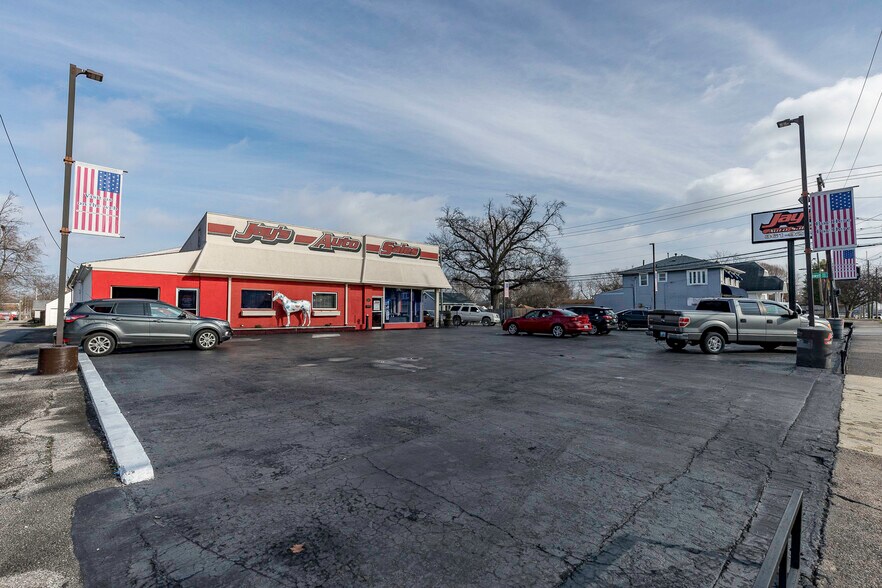 More Photos Of 1545 Berry Blvd, Louisville Auto Dealership For Sale
