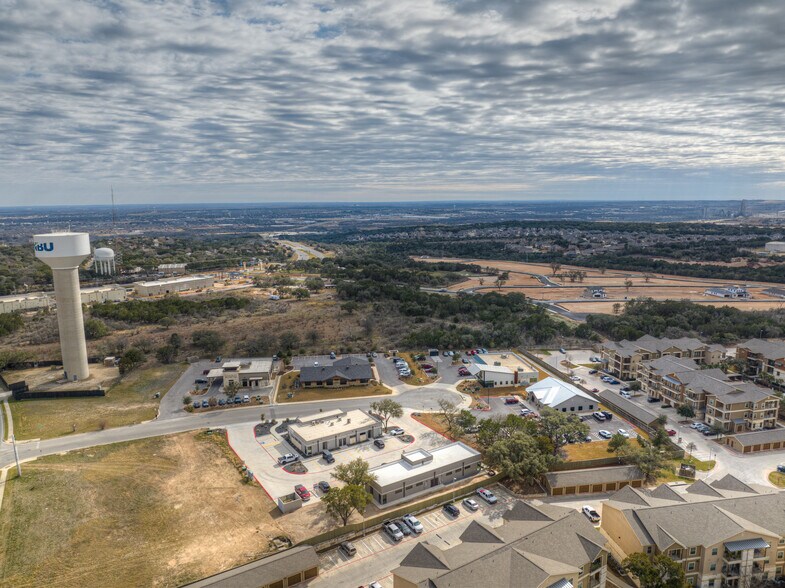 More Photos Of 3016 Independence Dr, New Braunfels Unknown For Lease