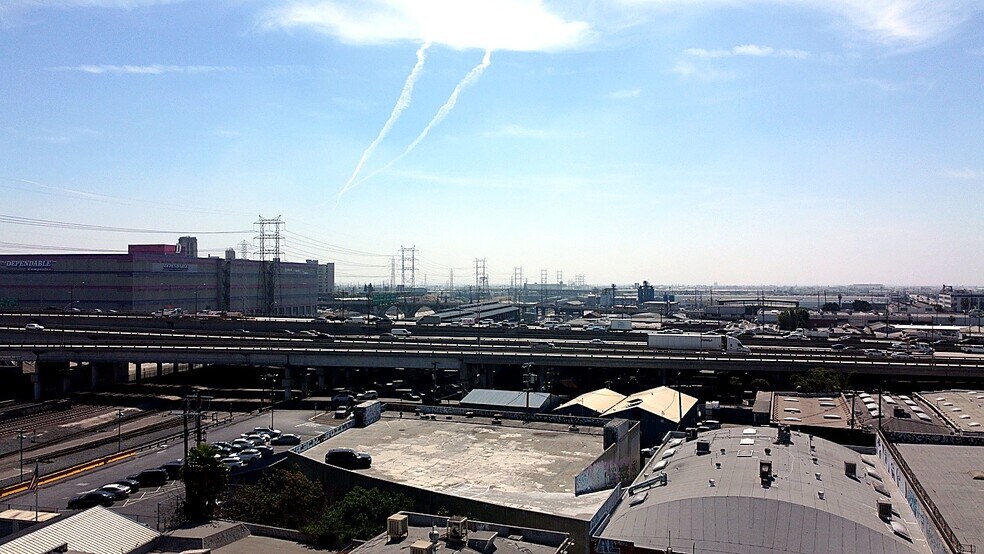More Photos Of 2463 E 8th St, Los Angeles Manufacturing For Lease