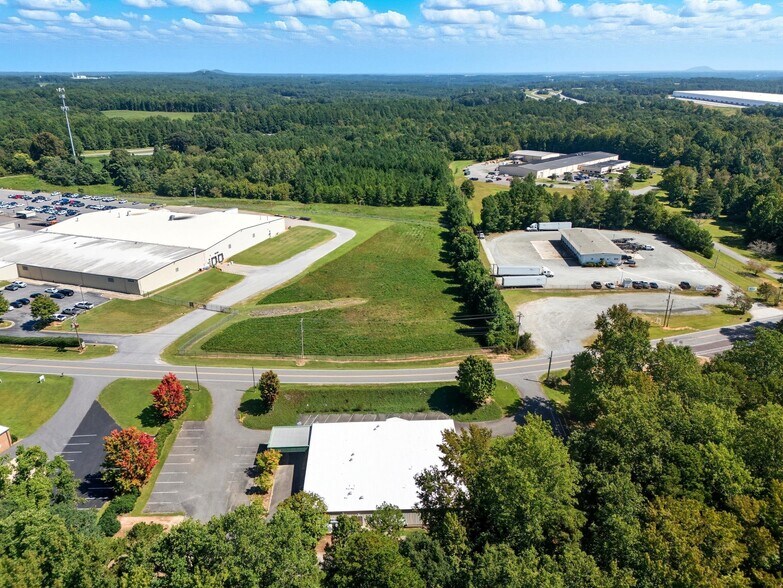 More Photos Of 508-514 Canterbury Rd, Kings Mountain Flex For Sale