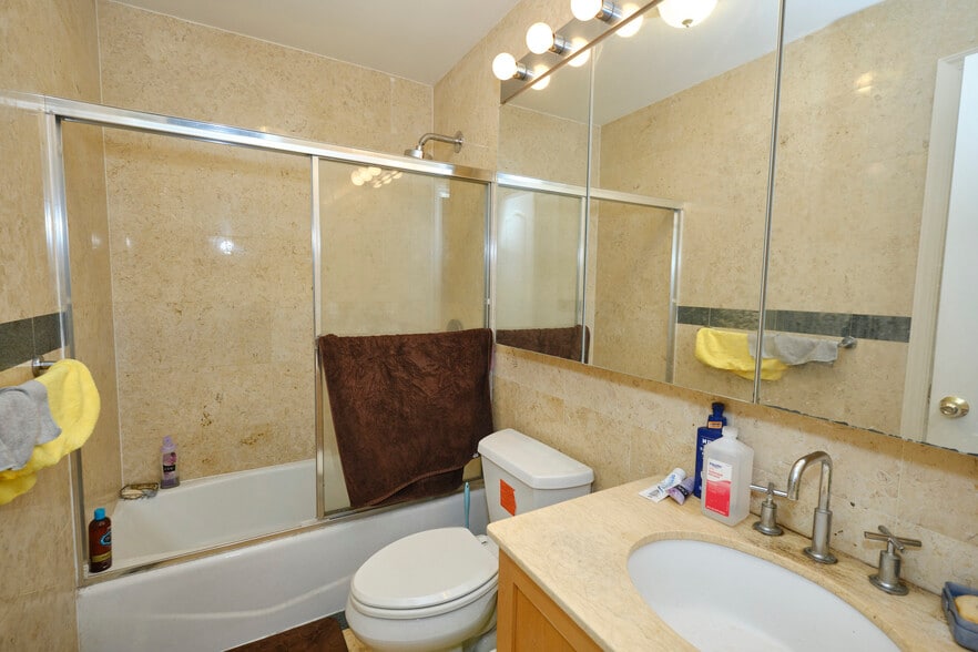 More Photos Of 133-40 37th Ave, Flushing Storefront Retail Residential For Sale