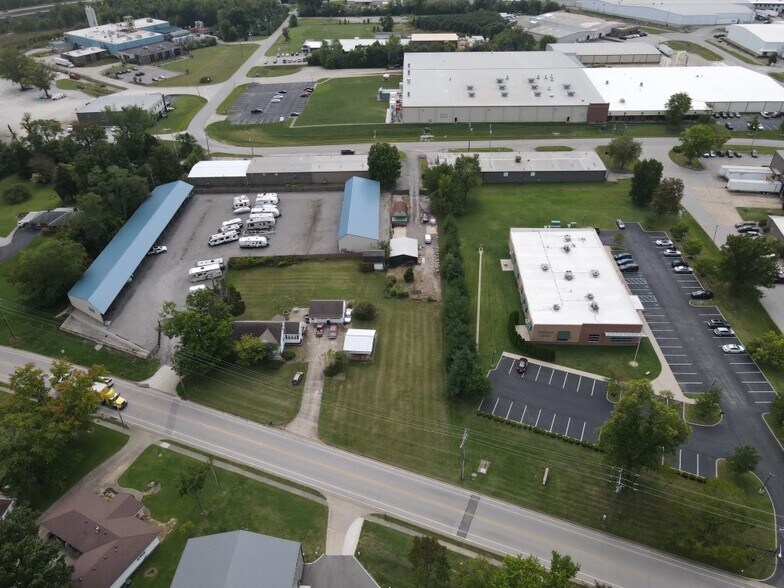 More Photos Of 910 Industrial Blvd, New Albany Flex For Sale