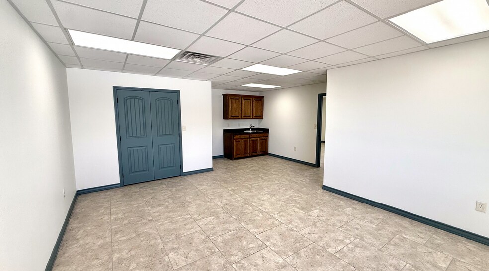 More Photos Of 1506 County 140 rd, Midland Warehouse For Lease