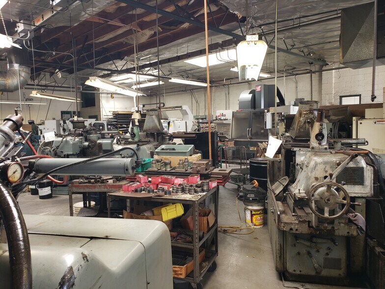 More Photos Of 1947 1st St, San Fernando Manufacturing For Sale