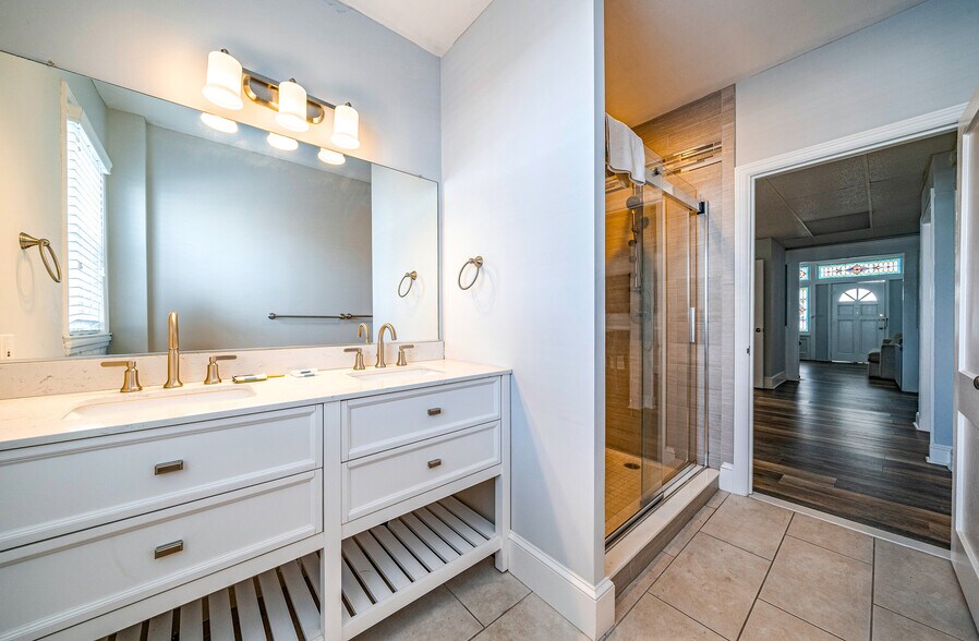 More Photos Of 617 E 8th St, Ocean City Hotel For Sale