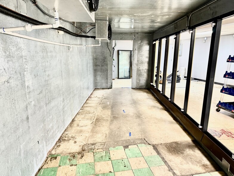 More Photos Of 209 17th St SW, Massillon General Retail For Sale