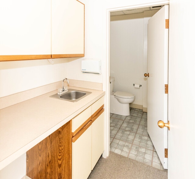 More Photos Of 120 Sister Pierre Dr, Towson Medical For Sale