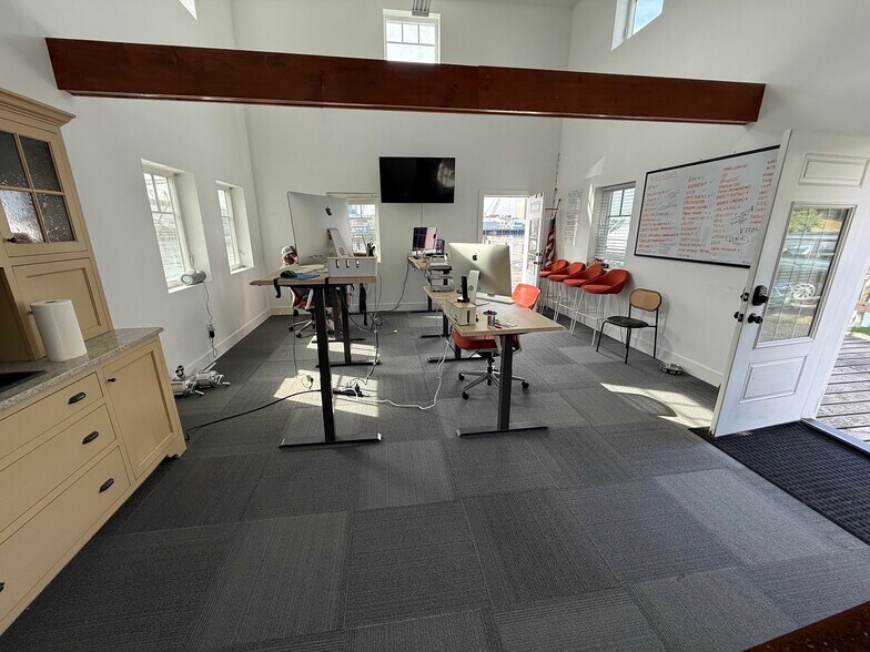 More Photos Of 4 Knight Ave, Kittery Office For Lease