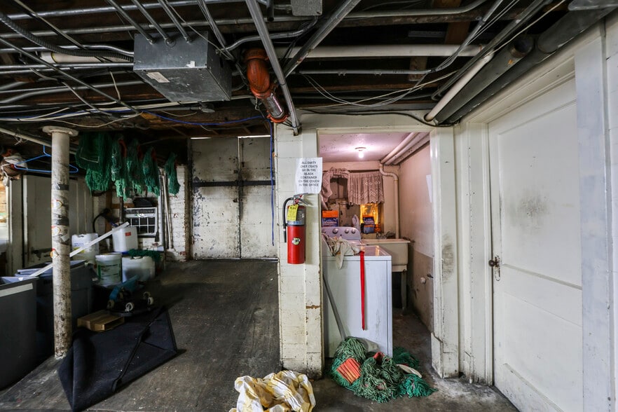 More Photos Of 1024 Noble St, Anniston Storefront Retail Office For Sale