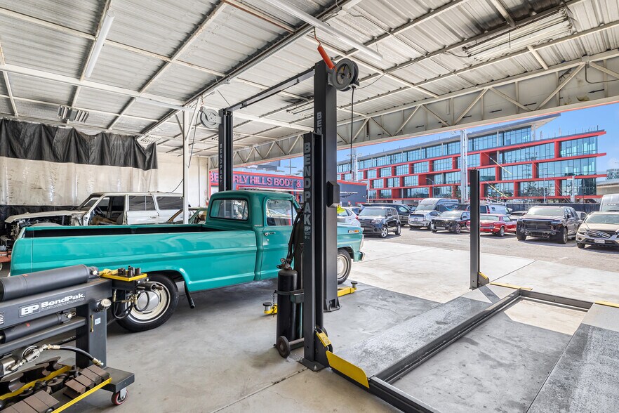 More Photos Of 8949-8951 Venice Blvd, Los Angeles Auto Repair For Lease