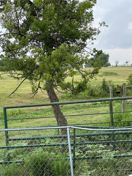 More Photos Of 3007 County Road 303, Jarrell Specialty For Sale