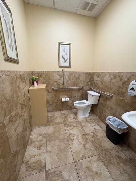 More Photos Of 20634 N 28th St, Phoenix Warehouse For Sale