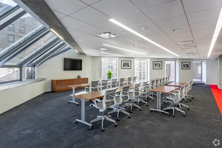 More Photos Of 980 N Michigan Ave, Chicago Office Residential For Lease