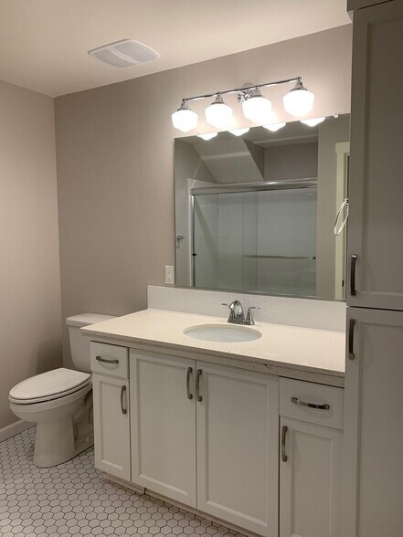 More Photos Of 7122 N Greenwich Ave, Portland Apartments For Sale