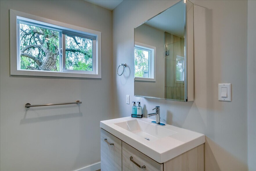 More Photos Of 323-325 Culver Blvd, Playa Del Rey Storefront Retail Residential For Sale