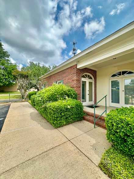 More Photos Of 5800 Ridgewood Rd, Jackson Medical For Sale