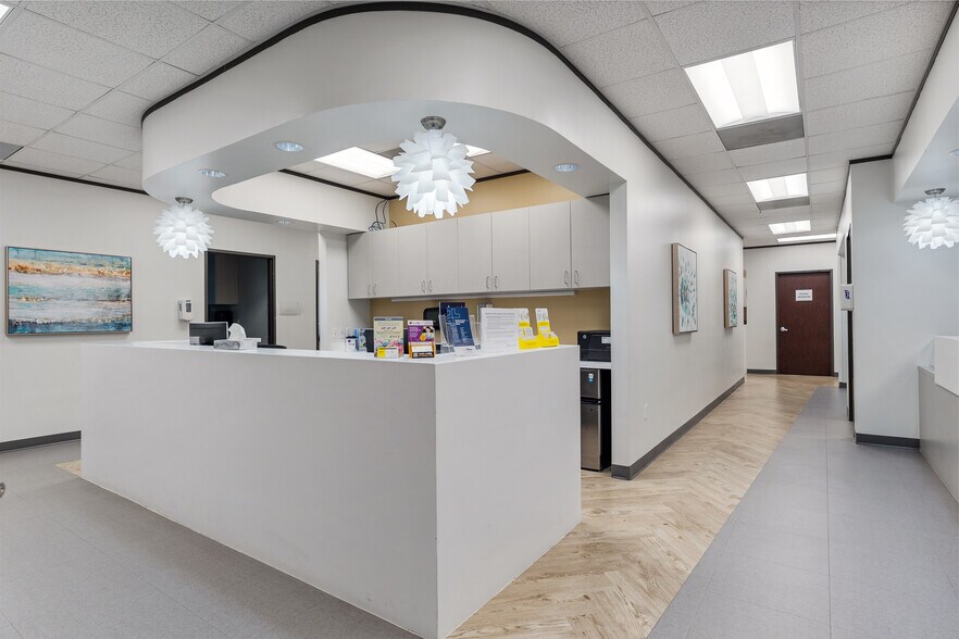 More Photos Of 1330 Kingwood Dr, Kingwood Medical For Lease