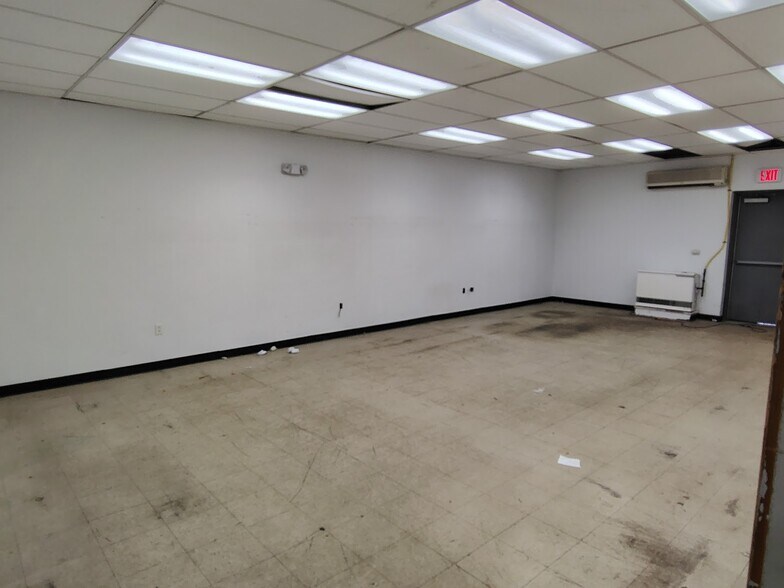 More Photos Of 132 Railroad Ave, Albany Light Distribution For Lease