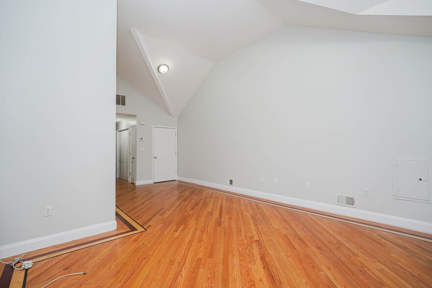 More Photos Of 1330-1332 Rockland Ave, Staten Island Medical For Sale
