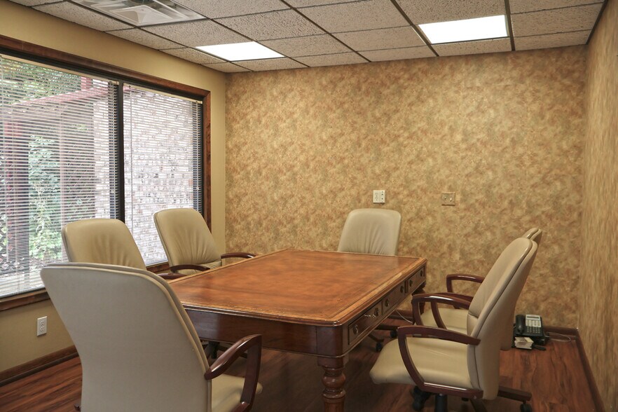 More Photos Of 1350 E Lake Lansing Rd, East Lansing Medical For Lease