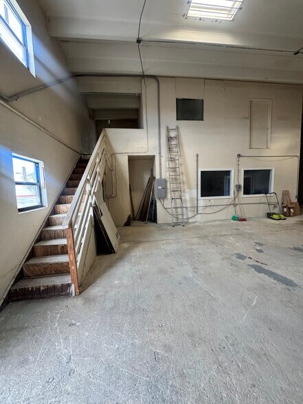 More Photos Of 2376-2380 NW 21st Ter, Miami Warehouse For Lease