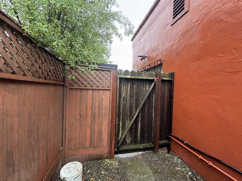 More Photos Of 1605 Capitola Rd, Santa Cruz Office For Lease