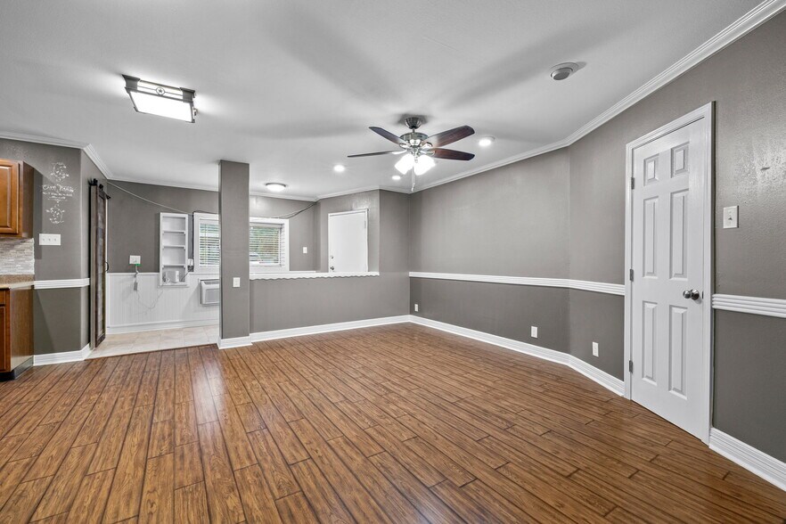 More Photos Of 7648 Broadview Dr, Houston Apartments For Sale