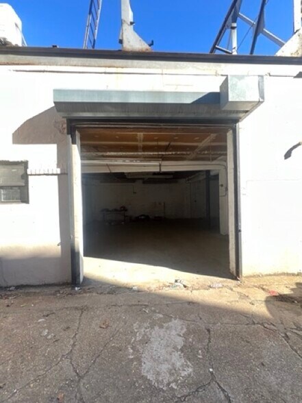 More Photos Of 349-359 Scholes St, Brooklyn Warehouse For Lease