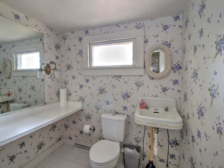 More Photos Of 944 E Silver Springs Blvd, Ocala Office For Sale