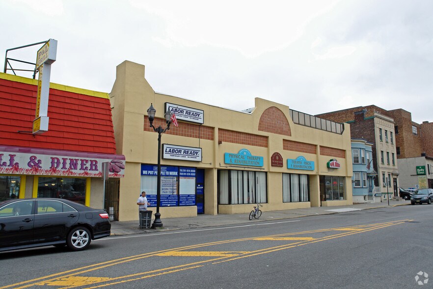 More Photos Of 580-586 32nd St, Union City Storefront For Sale