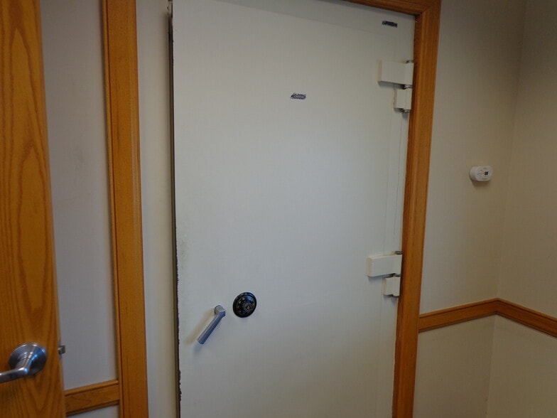 More Photos Of 101 N 36th St, Quincy General Retail For Lease