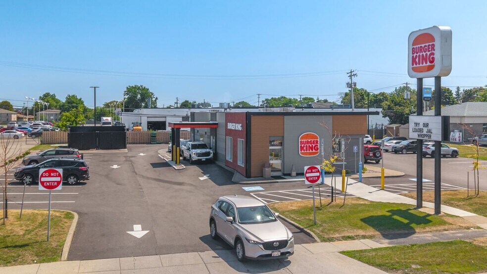 Primary Photo Of 4199 Union Rd, Cheektowaga Fast Food For Sale