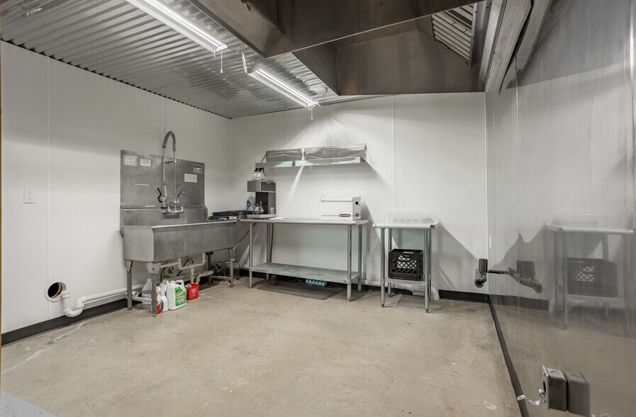 More Photos Of 1903 Mockingbird Rd, Fordland General Retail For Lease