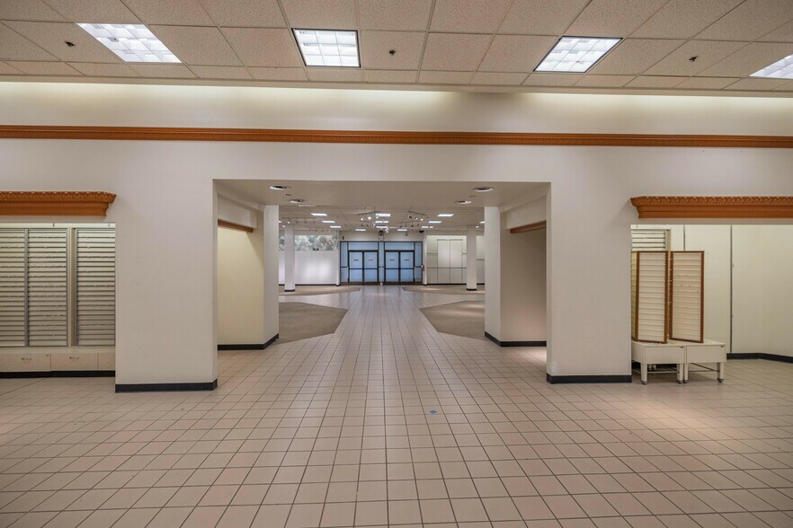 More Photos Of 7 S Tunnel Rd, Asheville Department Store For Sale