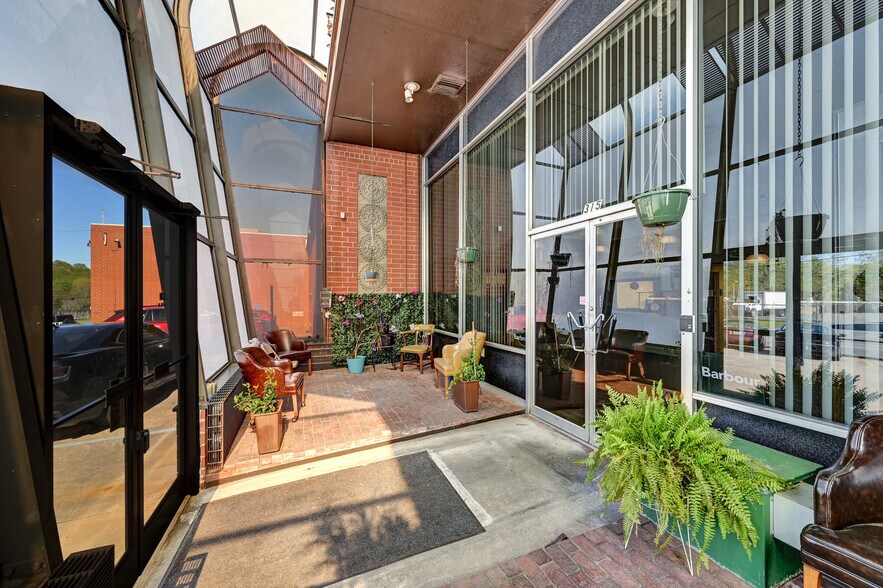 More Photos Of 315 Cassell St, Winston-Salem Distribution For Lease